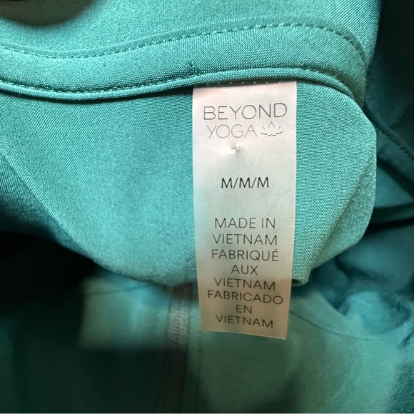 Beyond Yoga women's In stride half zip polyester pullover size medium teal -Flaw - Picture 2 of 13